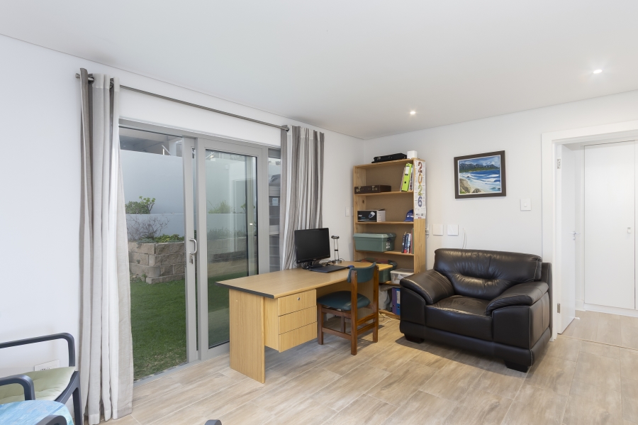 4 Bedroom Property for Sale in Dennegeur Western Cape